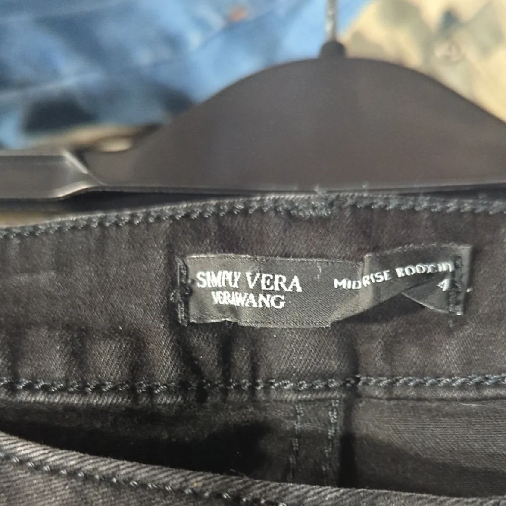 Simply Vera Vera Wang Dark Gray Skinny Jeans - Picture 2 of 3